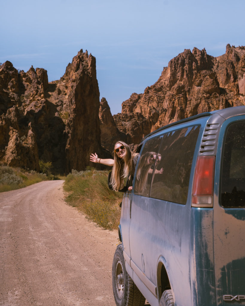 Here are 4 tested ways to finding FREE car camping and van camping near you that is also scenic. Read here for all my tips to find epic camping and save money!