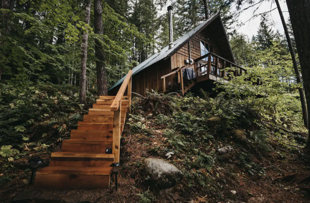 8 of the Best PNW Cabin Stays that are also unique. Plan your romantic getaways in Washington state and Oregon with this guide!