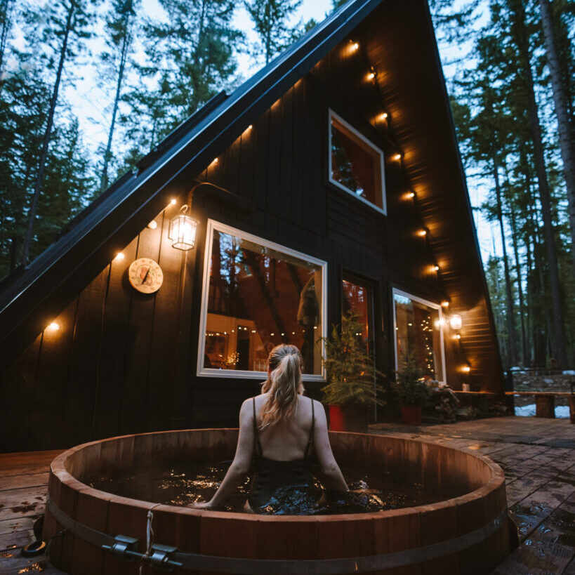 8 of the Best PNW Cabin Stays that are also unique. Plan your romantic getaways in Washington state and Oregon with this guide!