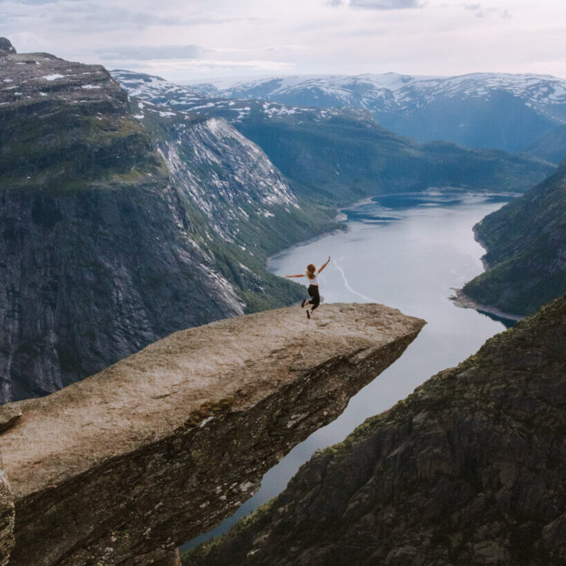 Ultimate Norway adventure: see the famous Trolltunga rock formation. Guide on Trolltunga camping, Trolltunga hike & Trolltunga via ferrata!