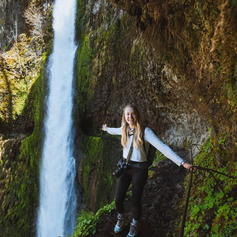 Elowah Falls is one of my favorite waterfalls in Oregon. Check out my guide to see why!